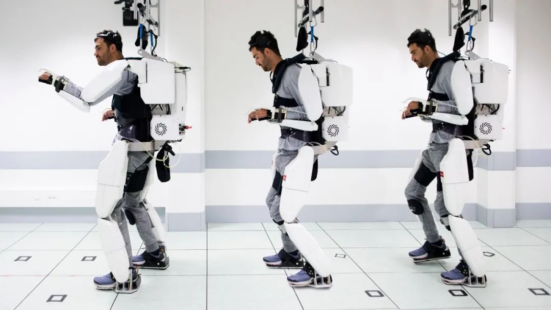 上海街头惊现“机甲骑士”外卖小哥,可负100斤重物,一口气上五楼不喘气(图4) 图片