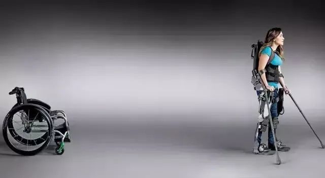 上海街头惊现“机甲骑士”外卖小哥,可负100斤重物,一口气上五楼不喘气(图5) 图片