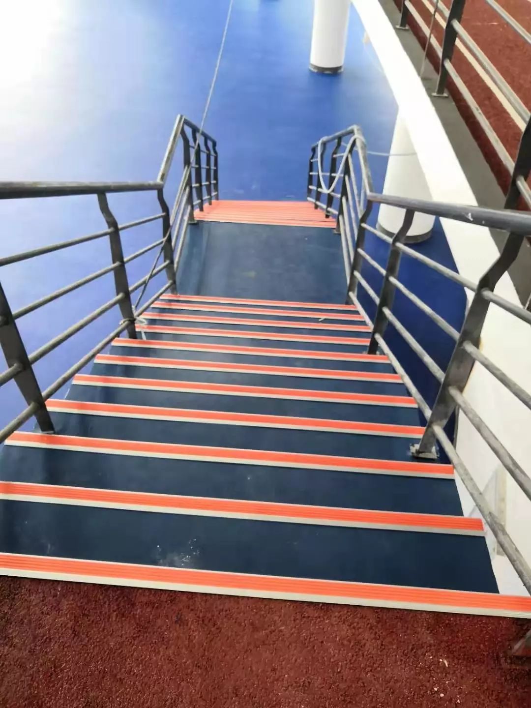 运动木地板翻新_运动木地板翻新施工_地板翻新木运动板好吗