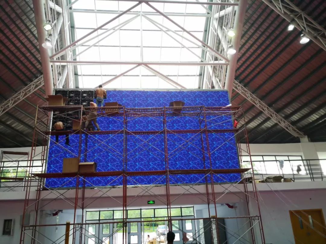 运动木地板翻新施工_地板翻新木运动板好吗_运动木地板翻新