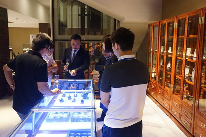 鉴宝•走进国寿红木家具暨莞城旗舰店开业两周年店庆活动圆满结束(图19) 红木家具祥云沙发系列_国寿红木祥云家具官网_红木祥云沙发图片