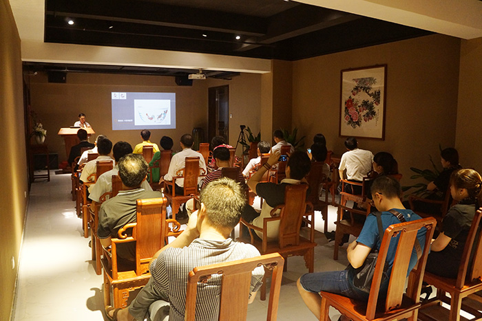 鉴宝•走进国寿红木家具暨莞城旗舰店开业两周年店庆活动圆满结束(图4) 国寿红木祥云家具官网_红木家具祥云沙发系列_红木祥云沙发图片