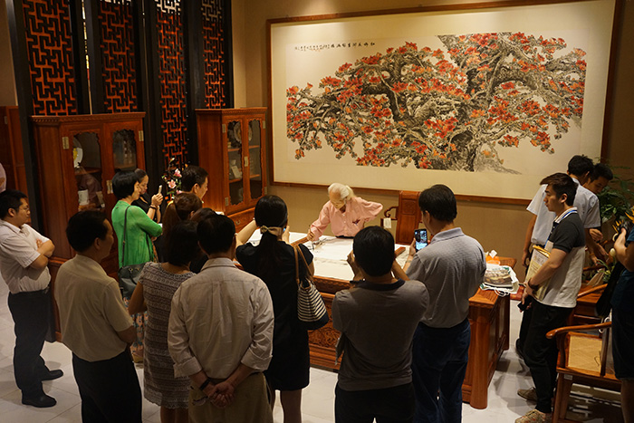 鉴宝•走进国寿红木家具暨莞城旗舰店开业两周年店庆活动圆满结束(图8) 国寿红木祥云家具官网_红木祥云沙发图片_红木家具祥云沙发系列