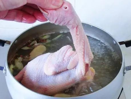 正宗的白切鸡做法_大厨教你做白切鸡_正宗做法白切鸡图片