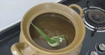 大厨教你做白切鸡_正宗做法白切鸡怎么做_正宗的白切鸡做法