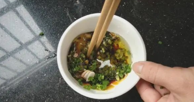 正宗做法白切鸡怎么做_大厨教你做白切鸡_正宗的白切鸡做法