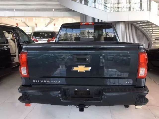 买越野车别总盯着山猫和普拉多,看这纯进口,20多万就能买海拉克斯(图10) 皮卡车车身彩条_车身卡车皮彩条怎么安装_皮卡车彩条贴花照片