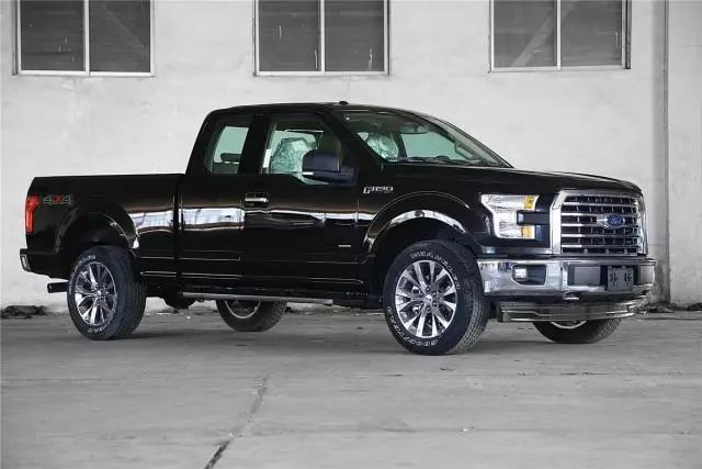 买越野车别总盯着山猫和普拉多,看这纯进口,20多万就能买海拉克斯(图2) 皮卡车彩条贴花照片_车身卡车皮彩条怎么安装_皮卡车车身彩条