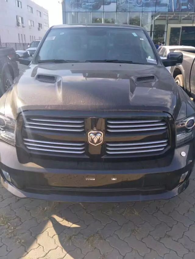 买越野车别总盯着山猫和普拉多,看这纯进口,20多万就能买海拉克斯(图5) 皮卡车彩条贴花照片_皮卡车车身彩条_车身卡车皮彩条怎么安装