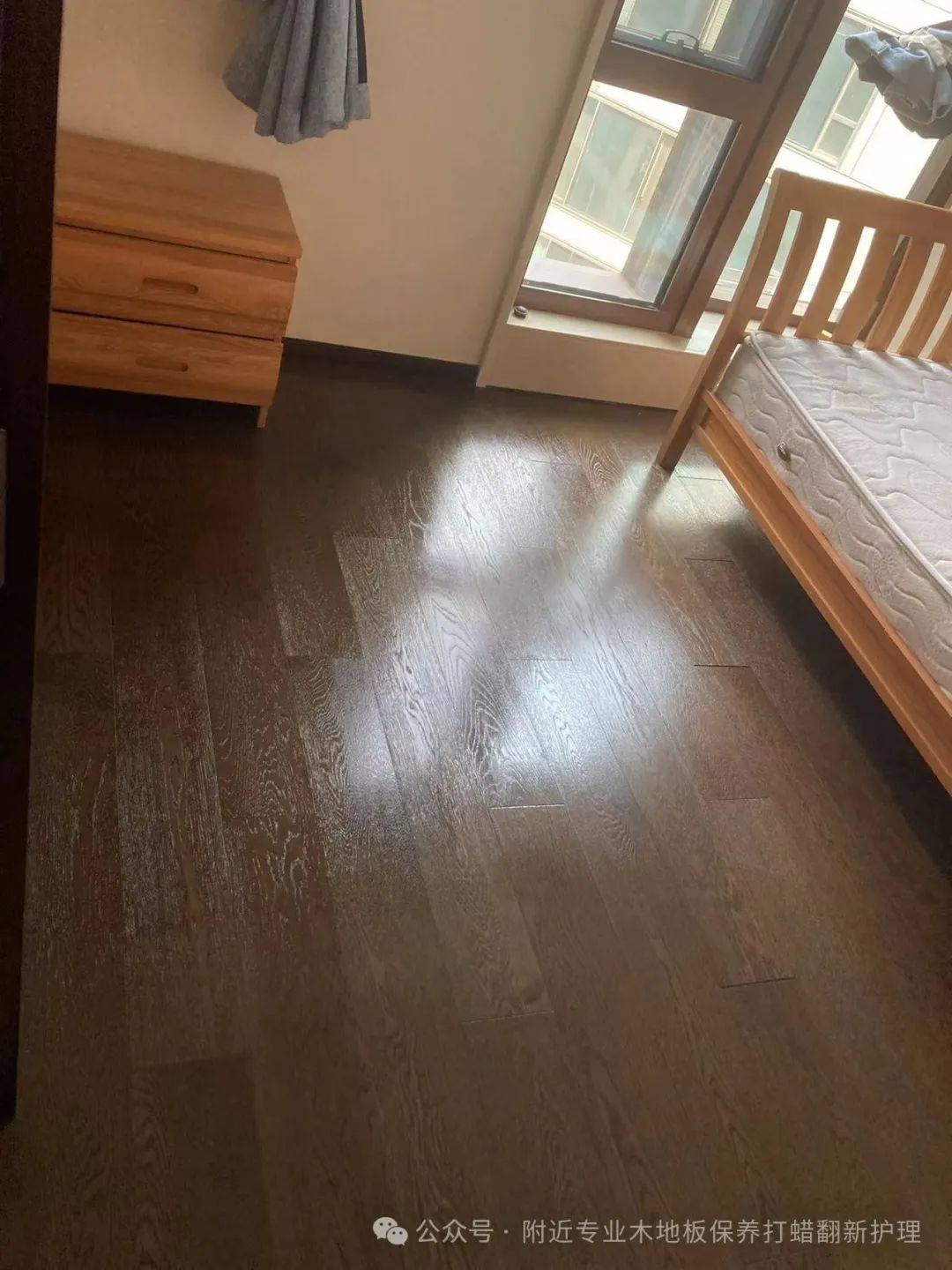 木地板维护与保养:守护家居温馨质感(图1) 木地板翻新打蜡_木地板日常清洁保养_木地板防护措施