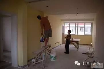 天天睡在柴火垛里!你有安全感么!!!(图2) 装修华丽板有毒吗_装修材料消防安全_装修火灾预防措施