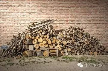天天睡在柴火垛里!你有安全感么!!!(图4) 装修材料消防安全_装修火灾预防措施_装修华丽板有毒吗
