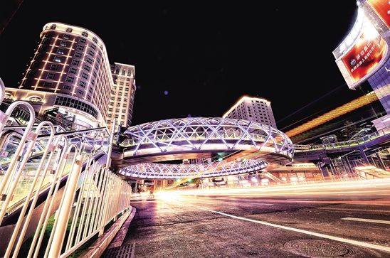 昆明老街新春庙会_昆明鲜花年货市场_昆明大观楼夜景收费吗