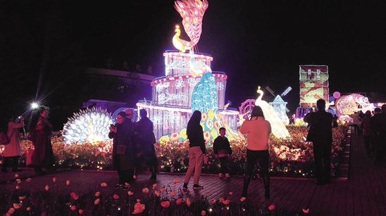 昆明老街新春庙会_昆明大观楼夜景收费吗_昆明鲜花年货市场