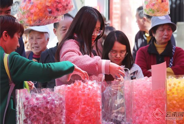 昆明老街新春庙会_昆明大观楼夜景收费吗_昆明鲜花年货市场