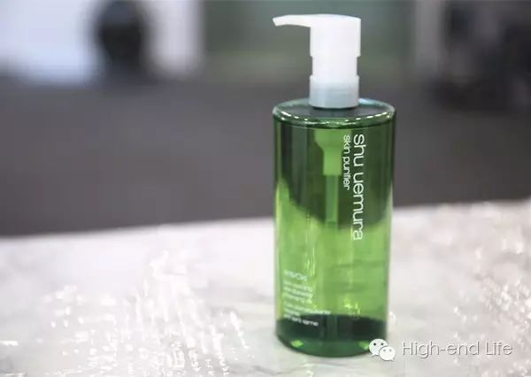 阿玛尼柔亮自然粉底液怎么样_平价彩妆代替贵妇彩妆_SK-II神仙水使用感受