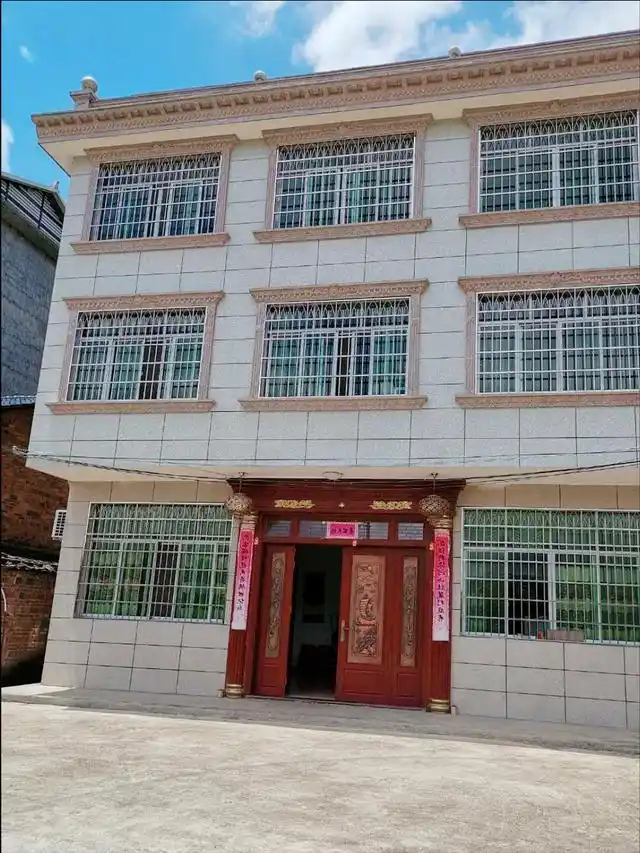 晒晒住了10年的农村房子,婆婆勤劳打理,依旧整洁如新(图1) 农村自建房三层设计_城里姑娘农村婆家生活_楼房装修图片大全农村