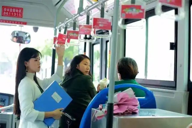 公交车运营成本分析_公交免费换乘 收入_公交车票价经济逻辑