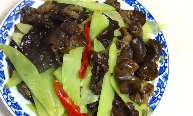 西红柿炒鸡蛋做法_各种素菜做法_手撕包菜做法