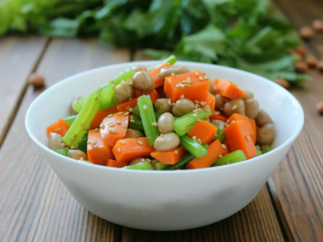 芹菜营养食谱_各种素菜做法_豉香芹菜土豆条做法