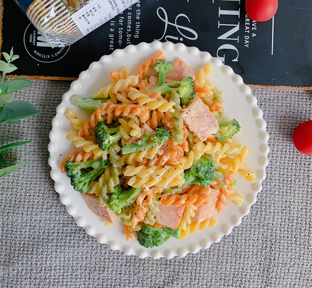 牛柳芦笋菌菇炒意面_意面做法大全_六款意面食谱