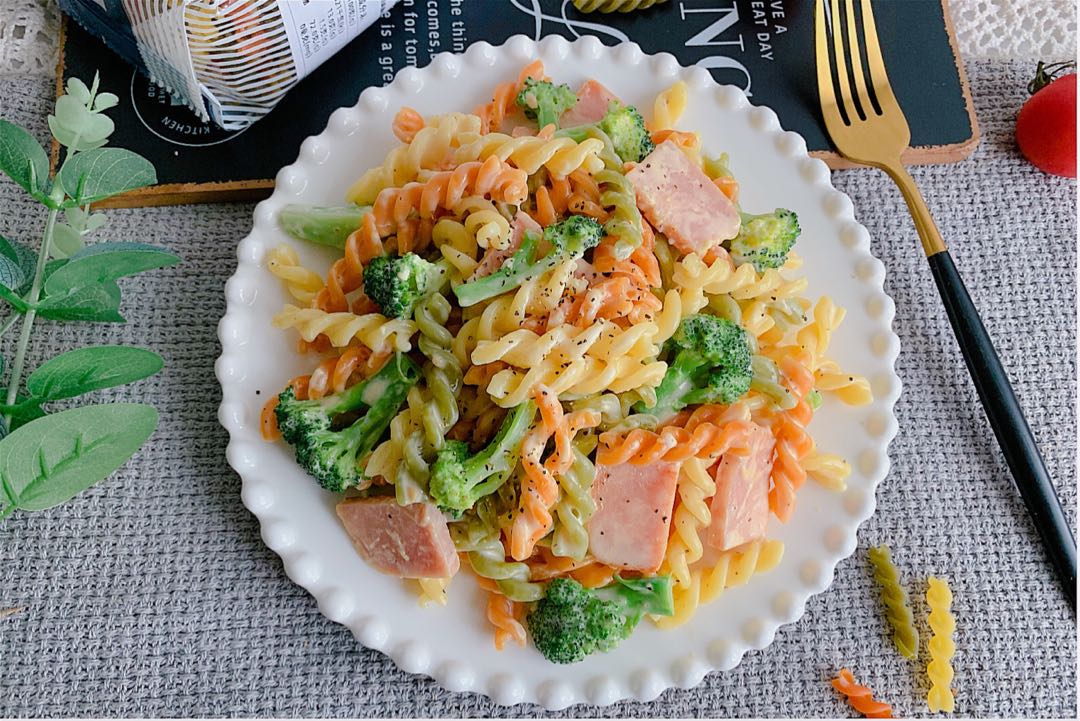 牛柳芦笋菌菇炒意面_意面做法大全_六款意面食谱