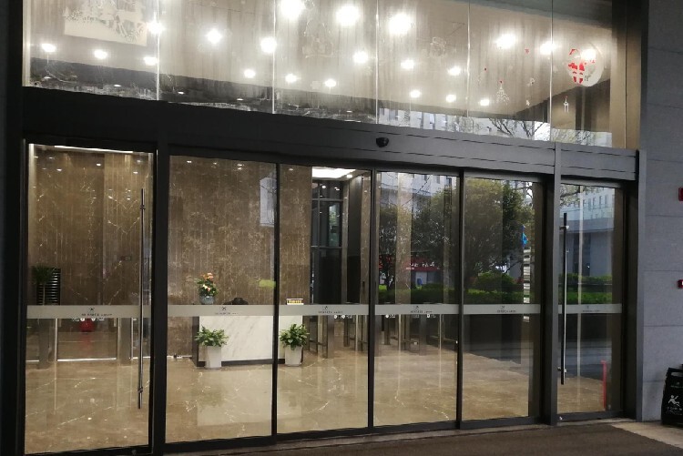 新型自动感应门技术突破_直流无刷电机感应门_自动门控制器故障修理