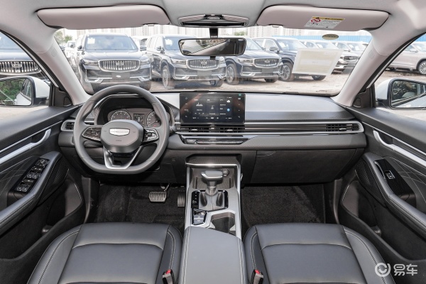 帝豪内饰-轴距-胎压(图1) 吉利帝豪车身铁皮厚度_帝豪内饰实用层次感_帝豪1.5L CVT旗舰型天窗视野