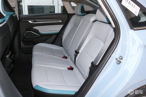 帝豪内饰-轴距-胎压(图2) 吉利帝豪车身铁皮厚度_帝豪内饰设计_帝豪车身尺寸空间