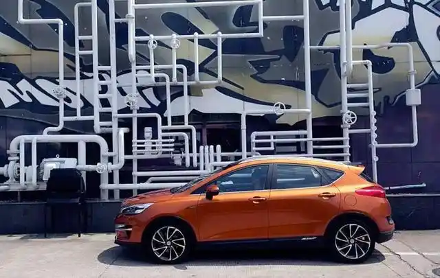 吉利帝豪发布小改款,离地间隙大增,让现任车主吐槽:买的太早(图4) 吉利帝豪车身铁皮厚度_2018款吉利帝豪GS价格_吉利帝豪GS SUV市场