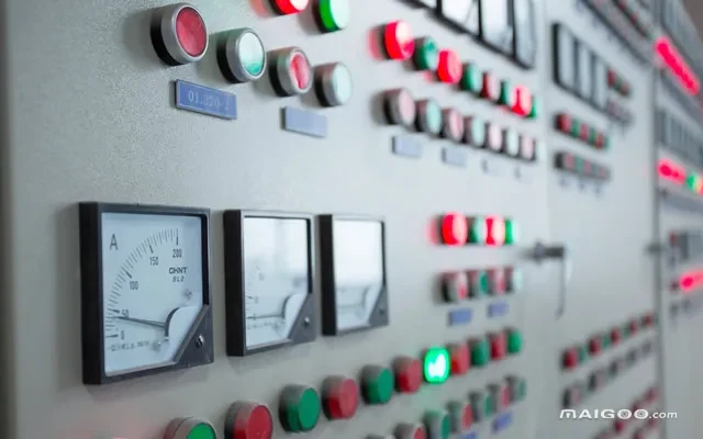 GGD系列低压配电柜_低压配电柜安装价格_散热槽孔设计