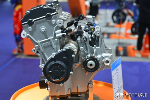 摩博会回顾丨国产四缸爆发 奔达V4超公升 凯越直四同级最轻(图9) 奔达BD476 V型四缸发动机_国产V型四缸摩托车发动机_什么车是v4发动机