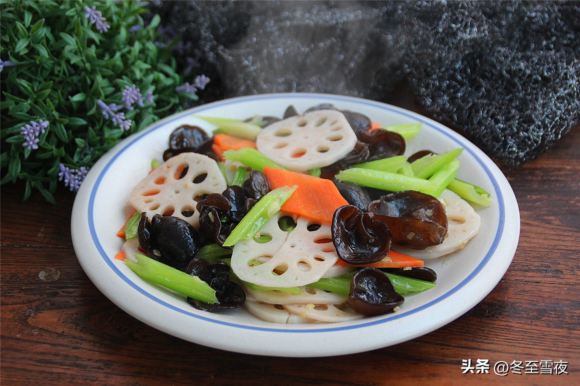 荷塘小炒做法_素菜的做法大全家常菜_年夜饭素菜小炒食谱