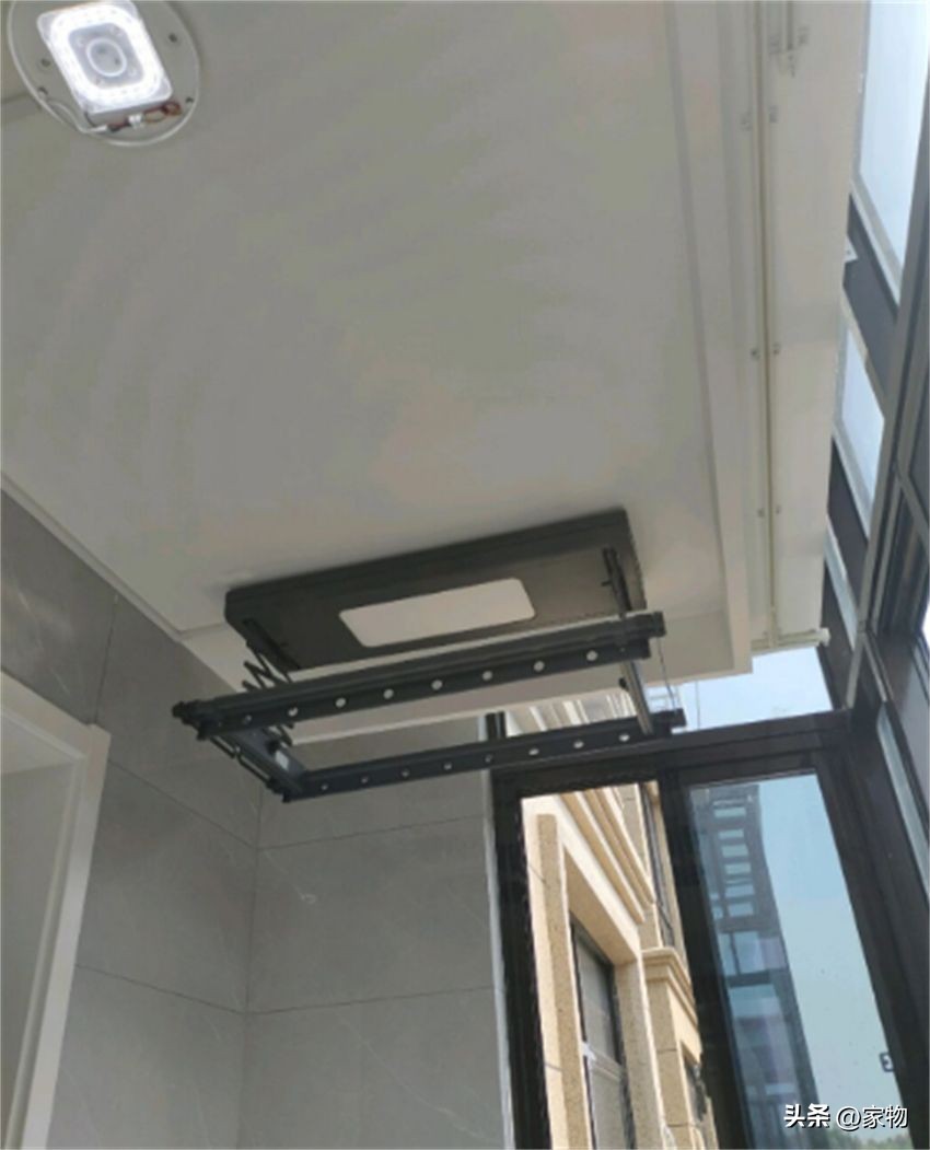 阳台晾衣架节省空间_晾衣绳安装_阳台晾衣架侧装优势