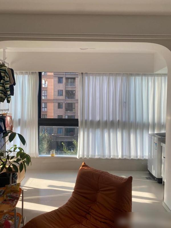 阳台晾衣技巧_晾衣绳安装_隐形晾衣绳小户型