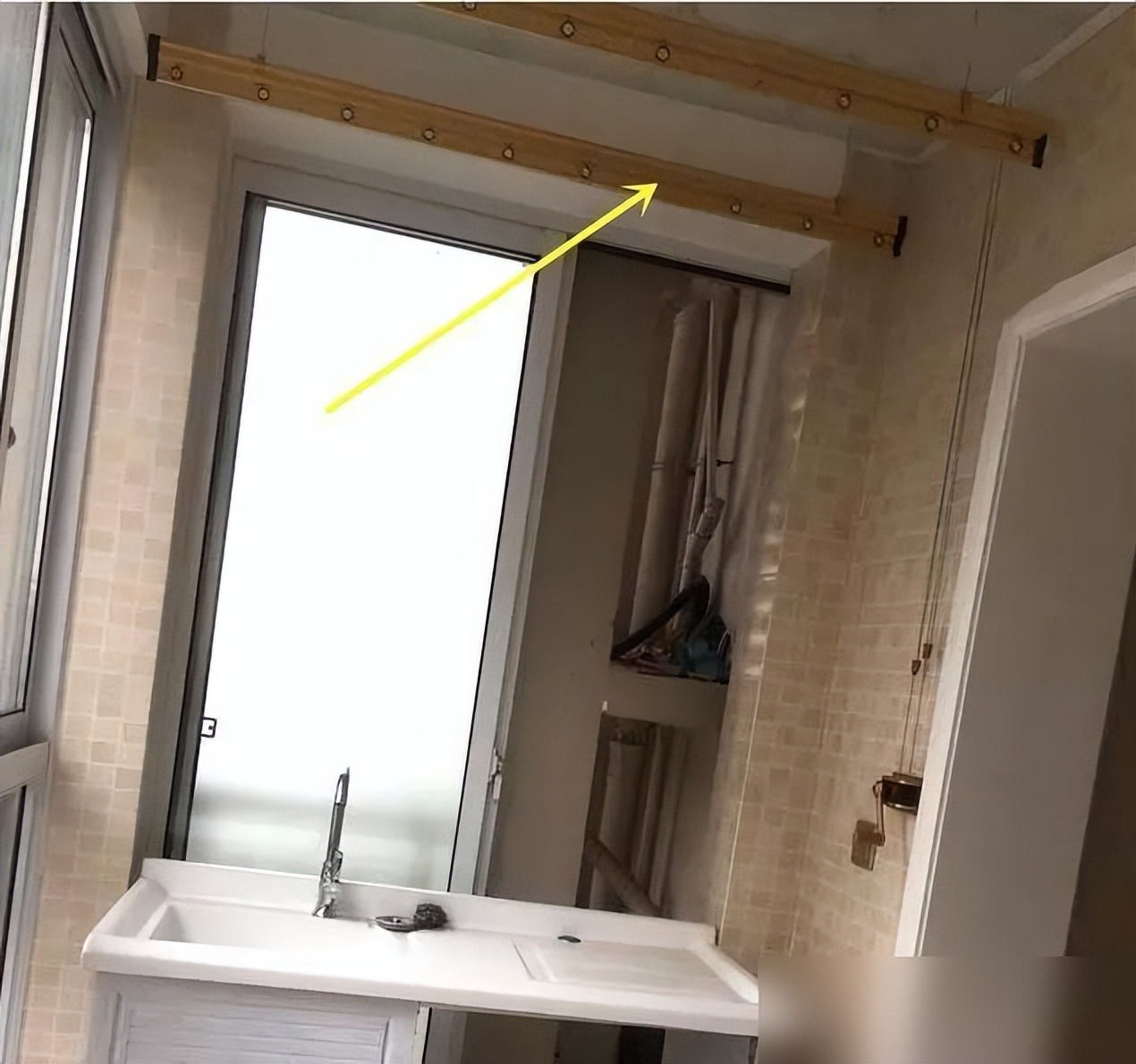 晾衣绳安装_阳台晾衣杆新设计_阳台晾衣杆安装位置