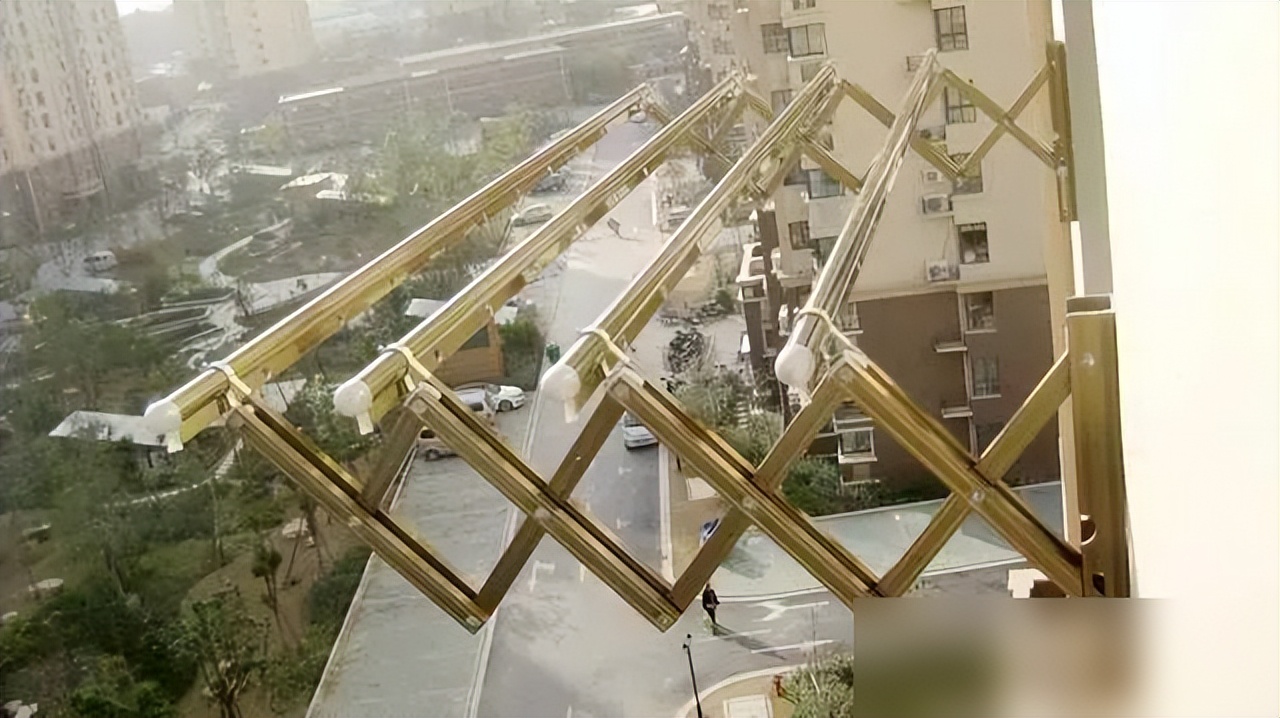 晾衣绳安装_阳台晾衣杆安装位置_阳台晾衣杆新设计