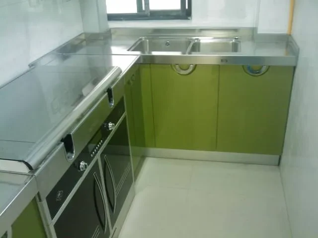 不锈钢橱柜台面好不好 不锈钢橱柜台面的选购技巧(图2) 不锈钢橱柜台面选购技巧_不锈钢橱柜台面优缺点_橱柜台面不锈钢