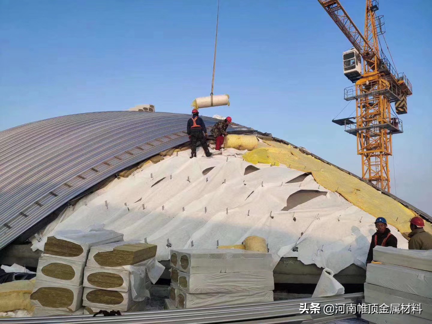 钢骨架轻型板安装_铝镁锰合金屋面板安装流程_铝镁锰屋面板施工注意事项