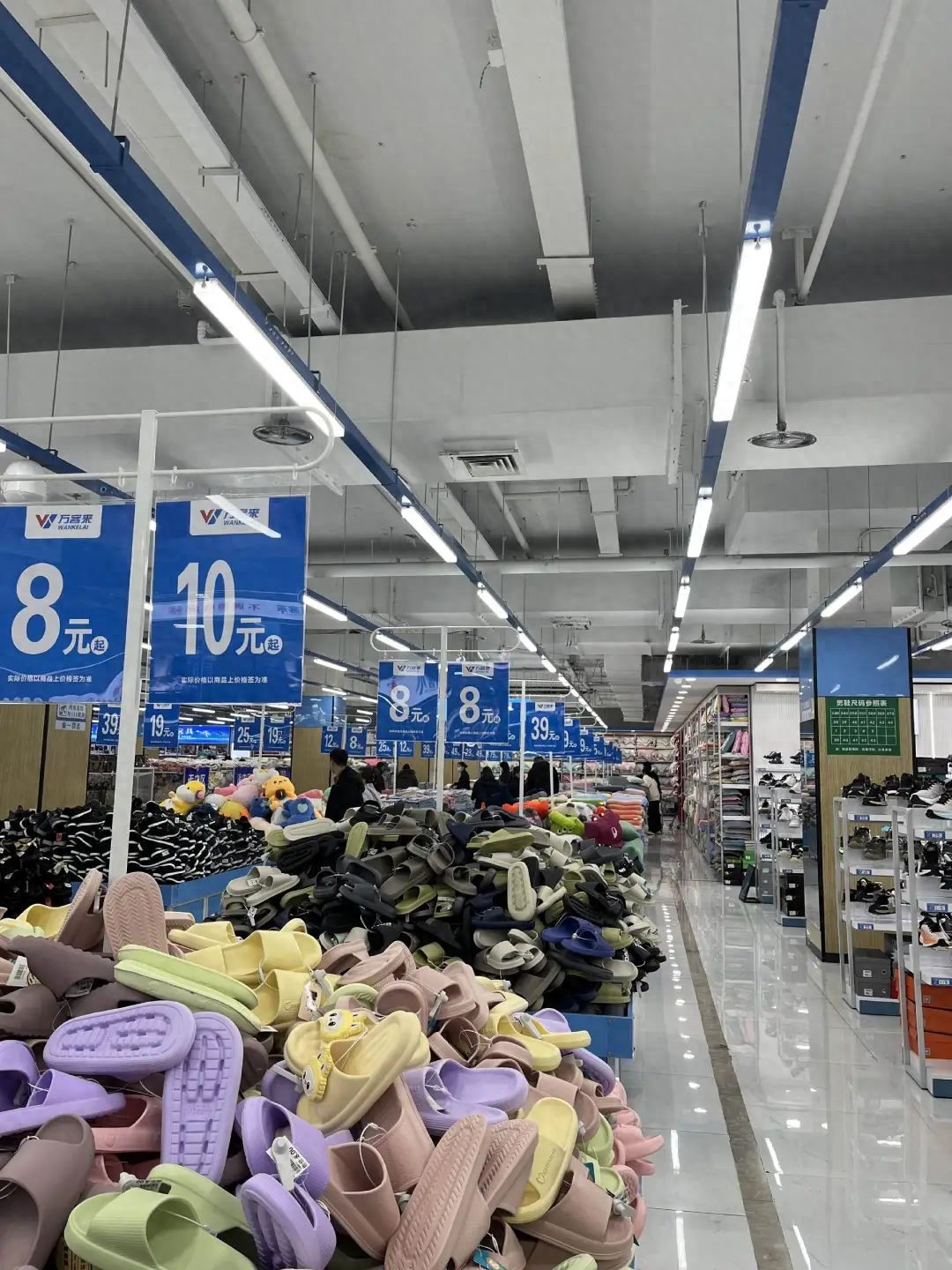 万客来服装超市_线下拼多多模式_百货批发利润是多少