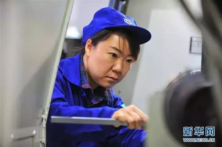 新华社丨80后女车工赵晶:奋斗的青春最美丽(图1) 内蒙古一机集团四分公司_车工最难技术_数控车工赵晶
