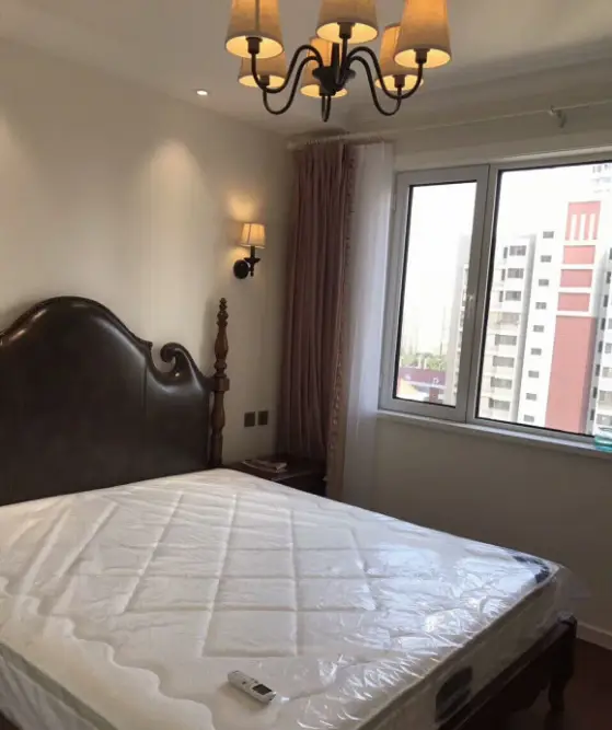 发小90㎡新房花20万,全屋美式+简约,朋友:家具设计太不搭!(图6) 简约美式家具_90㎡美式简约新房装修_20万拎包入住