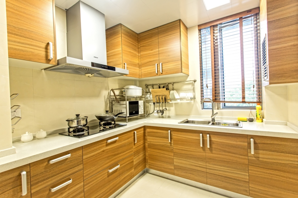 橱柜为什么商家不建议用多层实木 橱柜门什么材质比较好(图1) 橱柜为什么商家不建议用多层实木 橱柜门什么材质比较好