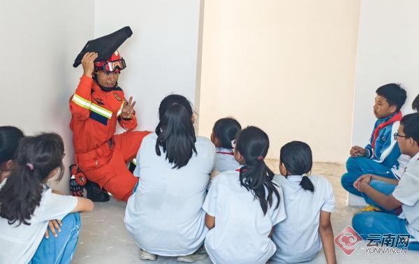 小学生地震逃生知识_云南地震斜楼逃生训练_普洱市防灾减灾课