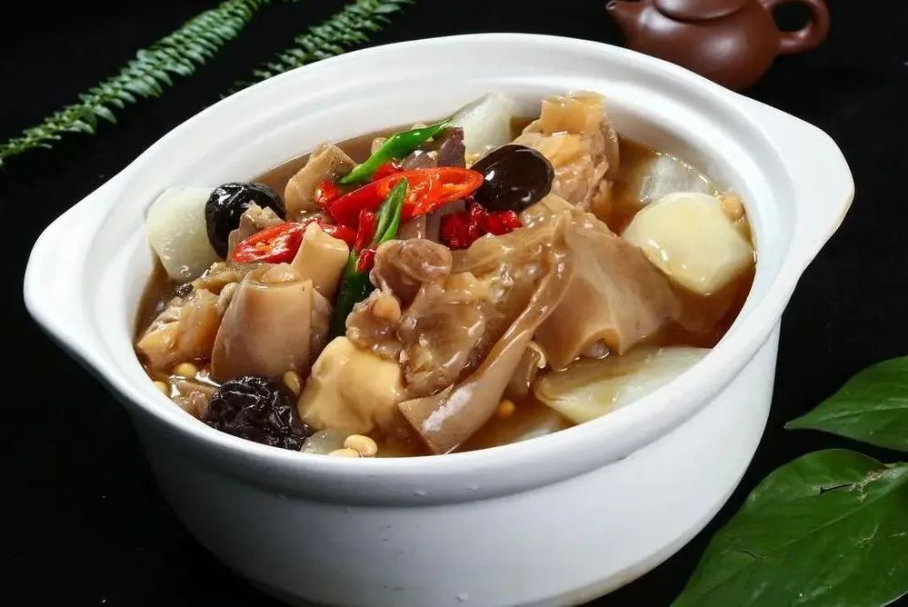 天越来越冷,三款热乎乎的炖菜吃起来,驱寒又暖胃(图3) 土豆炖牛肉番茄版_豆腐炖鱼麻辣版_素菜炖菜大全