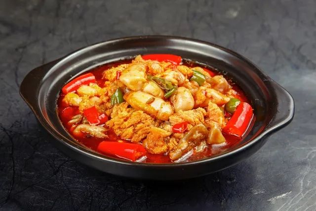 天越来越冷,三款热乎乎的炖菜吃起来,驱寒又暖胃(图4) 土豆炖牛肉番茄版_豆腐炖鱼麻辣版_素菜炖菜大全