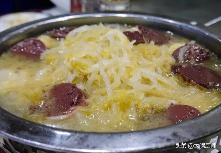 天冷多吃炖菜,4种食材炖一锅,营养美味,暖胃暖身,全家都爱吃(图1) 素菜炖菜大全_天冷炖菜食谱_东北酸菜血肠猪肉炖粉条做法