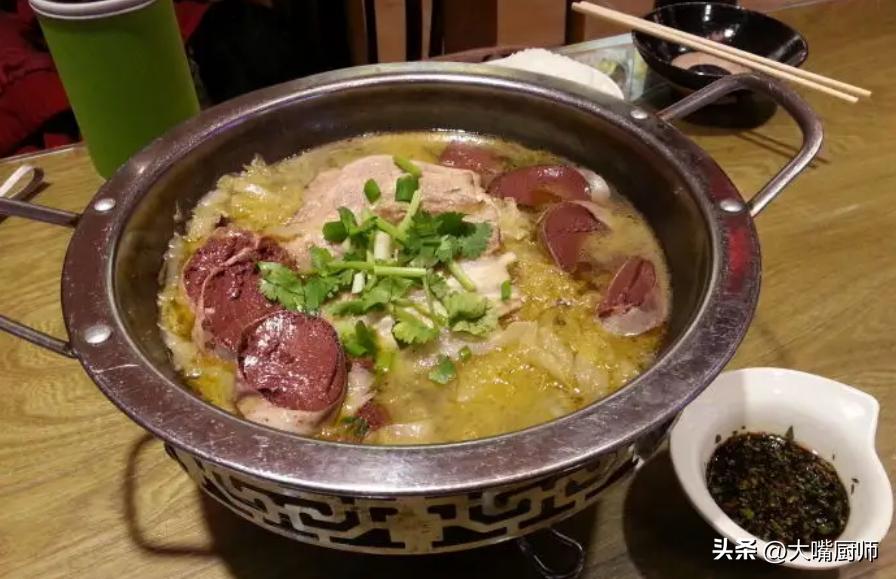 天冷多吃炖菜,4种食材炖一锅,营养美味,暖胃暖身,全家都爱吃(图2) 素菜炖菜大全_天冷炖菜食谱_东北酸菜血肠猪肉炖粉条做法