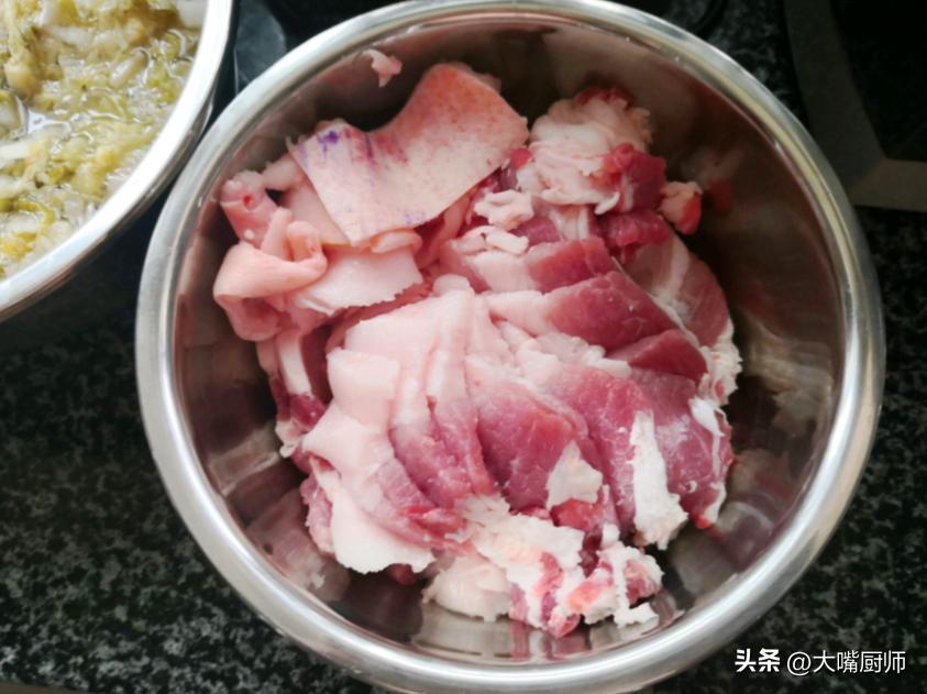 天冷多吃炖菜,4种食材炖一锅,营养美味,暖胃暖身,全家都爱吃(图4) 素菜炖菜大全_天冷炖菜食谱_东北酸菜血肠猪肉炖粉条做法