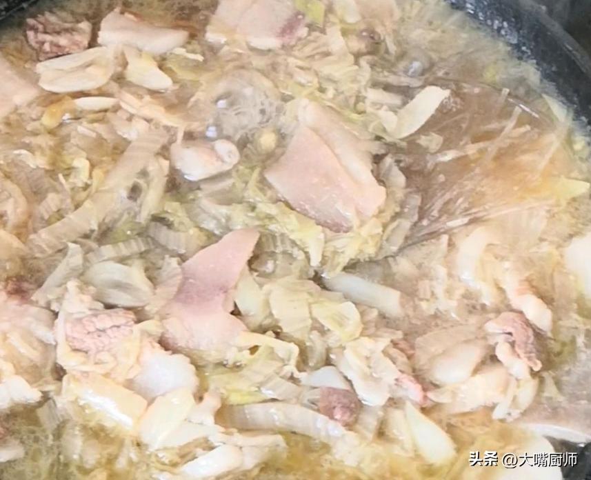 天冷多吃炖菜,4种食材炖一锅,营养美味,暖胃暖身,全家都爱吃(图9) 素菜炖菜大全_东北酸菜血肠猪肉炖粉条做法_天冷炖菜食谱
